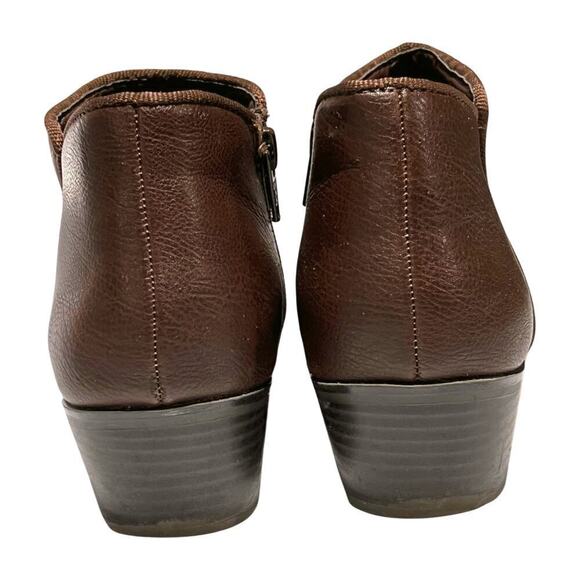 St John’s Bay brown ankle boots sz 6.5 Chelsea booties low heel comfortable - Picture 5 of 11